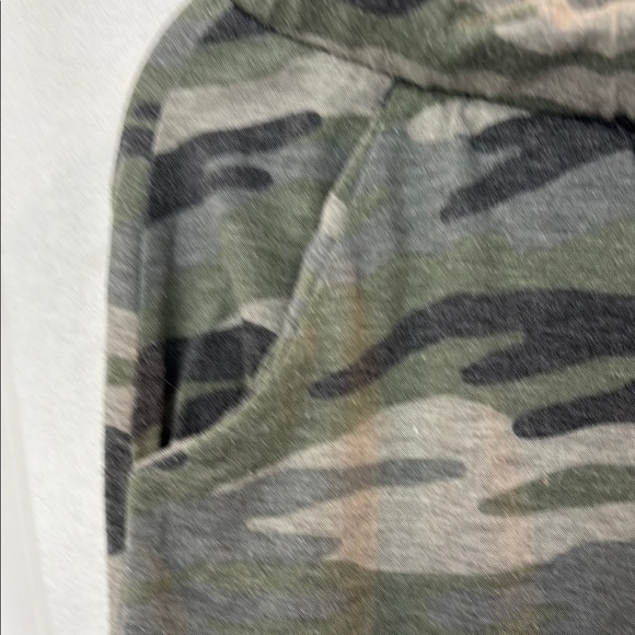 Camouflage Print Pants large- Jenny Boston Boutique - Picture 3 of 3